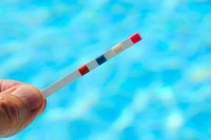 Zwembaden: urine vermengd met chloor schadelijk voor de gezondheid