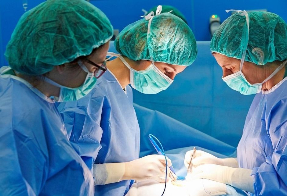 Patiënten beter af bij vrouwelijke chirurgen