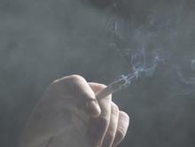 Roken heeft sterkere effecten bij vrouwen dan bij mannen