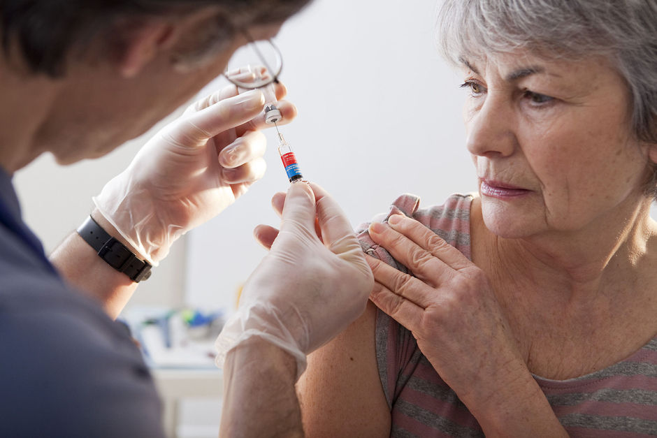 Vaccins kunnen ouderen veel leed besparen